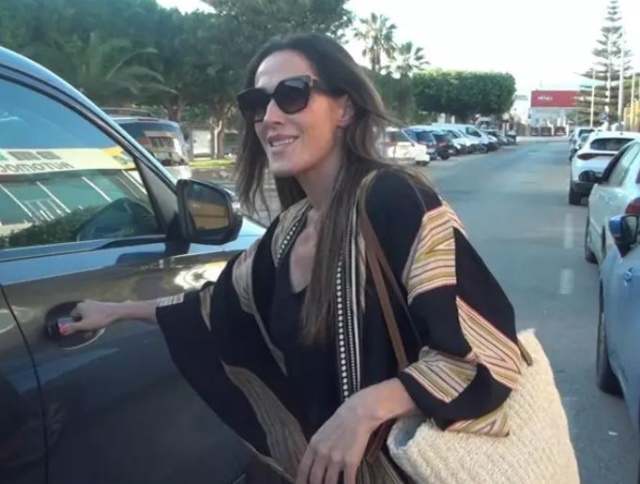 Malú goes to the funeral home to say goodbye to Albert Rivera's father in Malaga: 