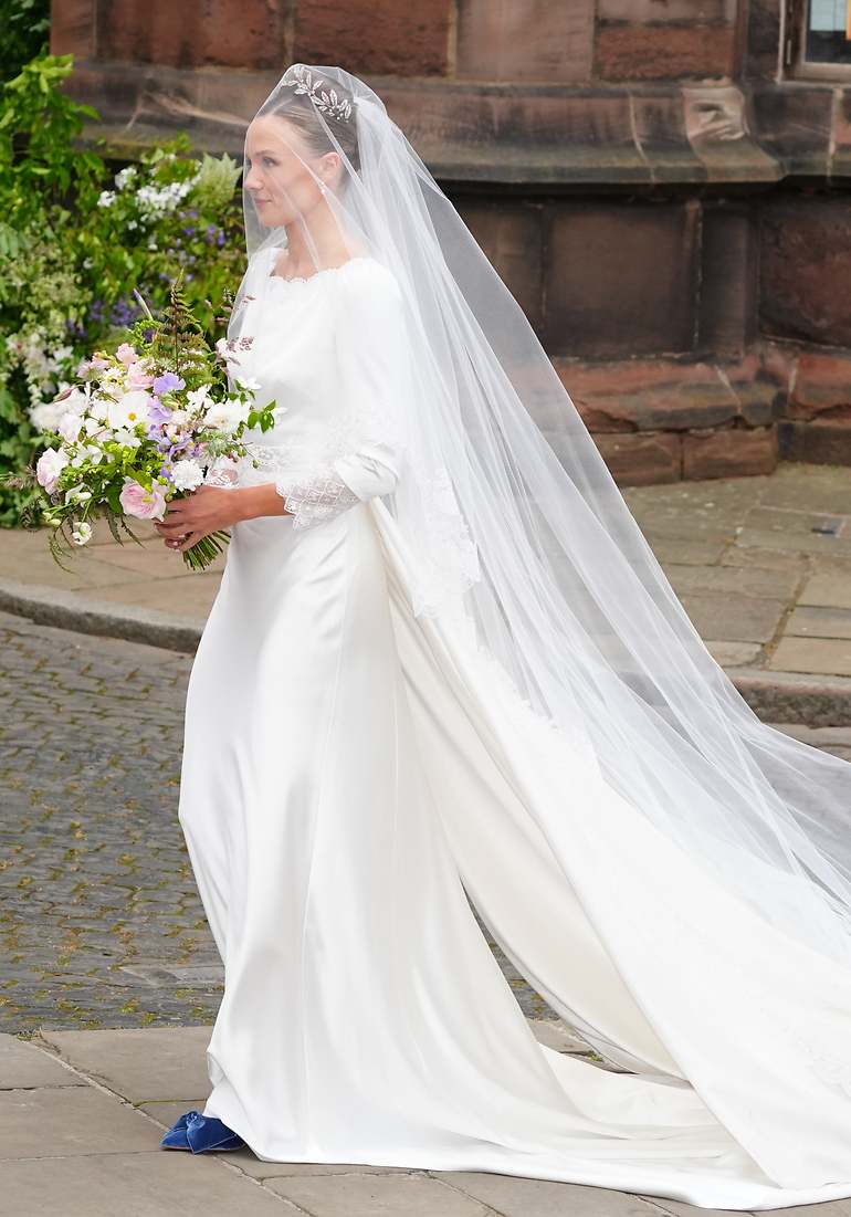 Olivia Henson, an impeccable bride: removable dress and shoes 'made in ...